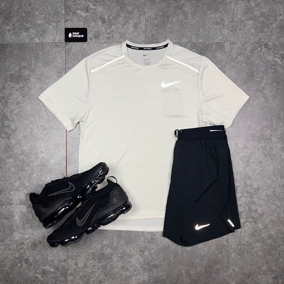 Men's Nike Miler T-Shirt in a beige colourway, paired with the black nike vapormax trainers, and black flex stride shorts, dripuniqueuk