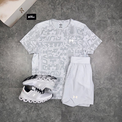 Men's Under Armour Launch Printed T-Shirt Halo Grey, paired with the Under Armour Grey Shorts and the white on running trainers, dripuniqueuk